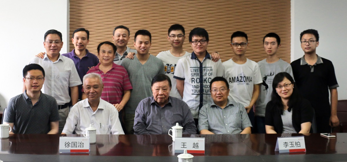 王越院士一行与成人影视片
老师及参赛学生合影 王越院士一行与成人影视片
老师及参赛学生合影